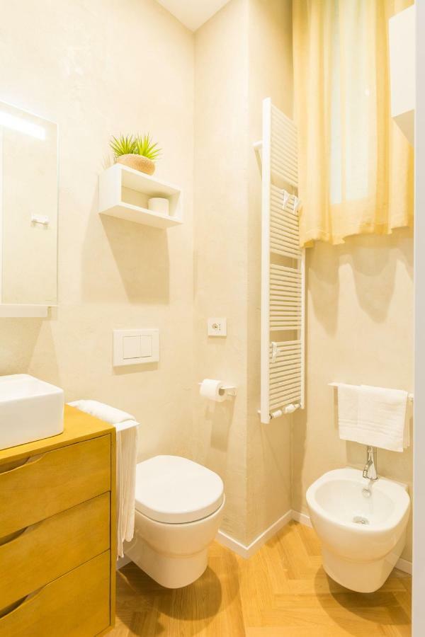 Duomo Deluxe Room มิลาน ภายนอก รูปภาพ